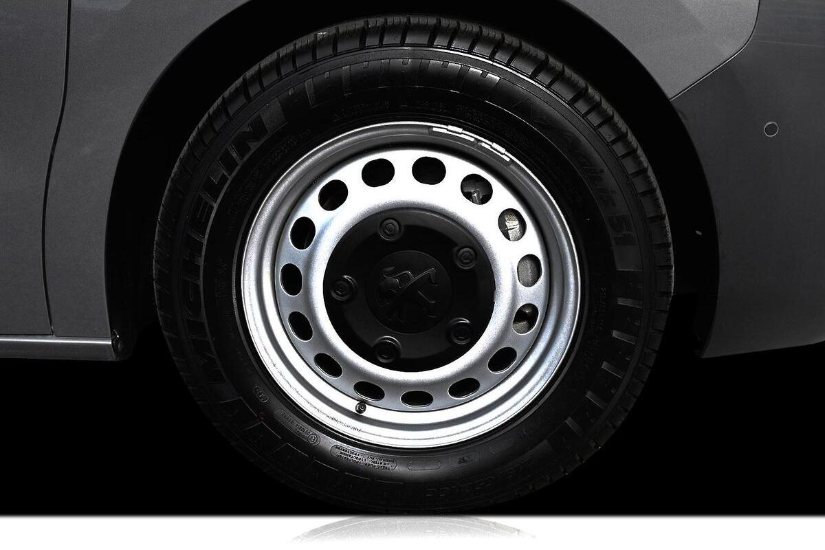 2024 Peugeot Expert Pro SWB Auto image 16