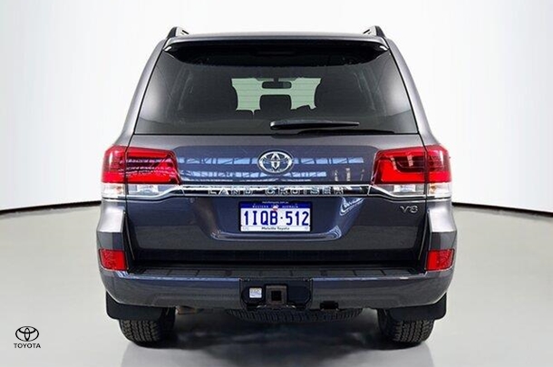 2017 Toyota LANDCRUISER GXL image 7