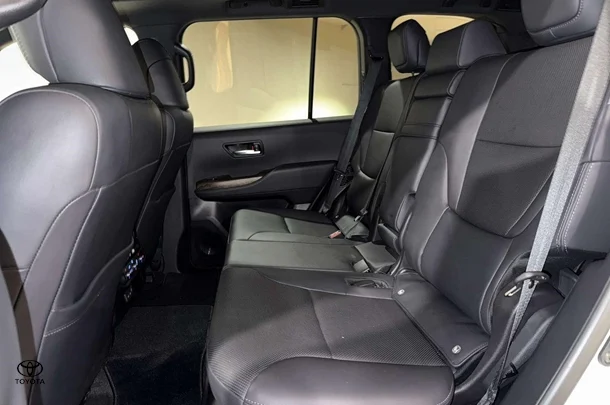 2022 Toyota Landcruiser VX image 5