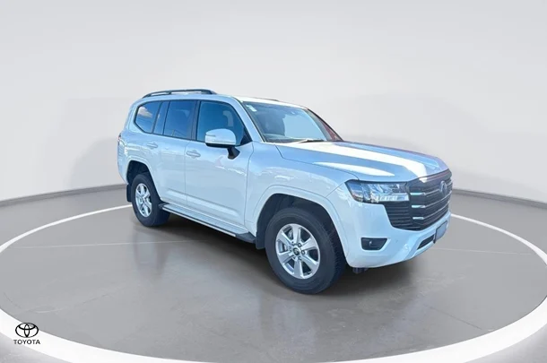 2022 Toyota Landcruiser GXL image 2