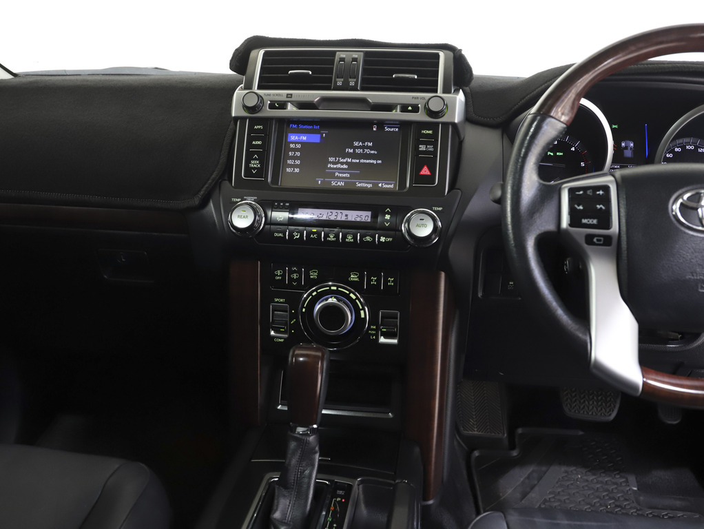 2017 Toyota Prado Kakadu image 23