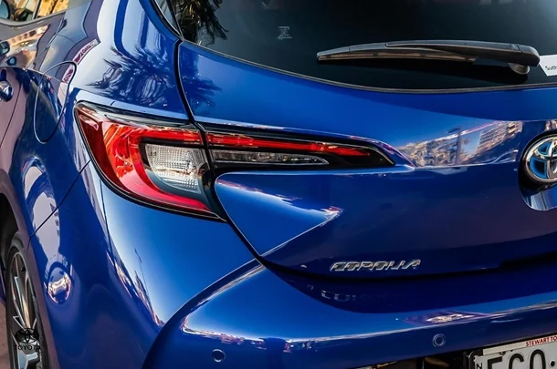 2024 TOYOTA Corolla Hatch Hybrid ZR image 12