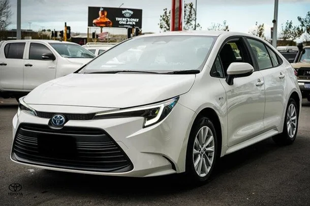 2025 Toyota Corolla Sedan Hybrid Ascent Sport image 4