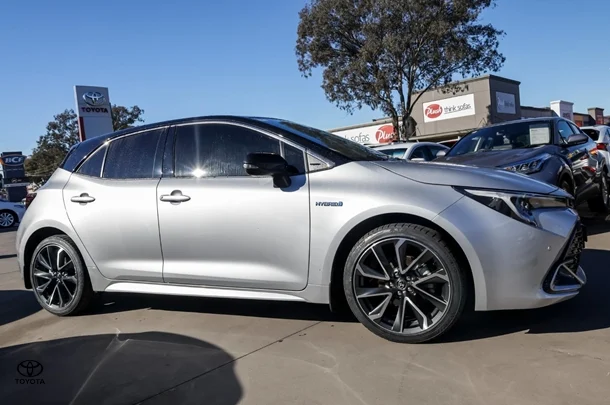 2023 Toyota Corolla ZR image 3