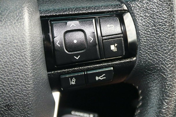 2022 Toyota Hilux 4x4 SR5 image 15