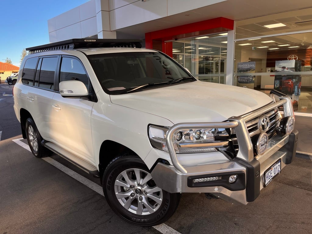 2021 Toyota Landcruiser GXL image 1