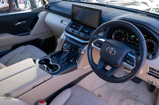 2024 TOYOTA Landcruiser Sahara ZX image 7