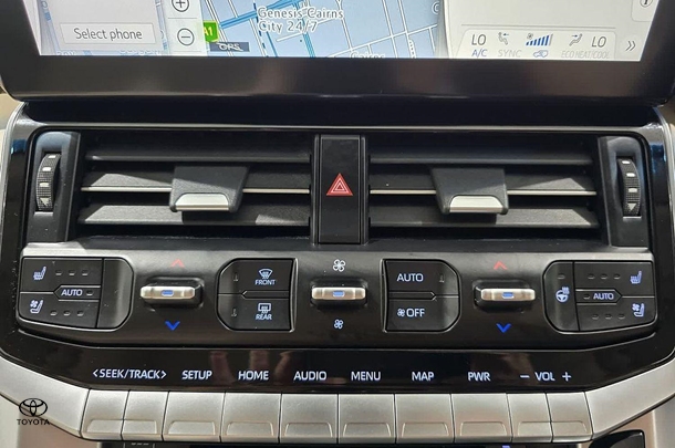 2022 Toyota Landcruiser Sahara ZX image 21