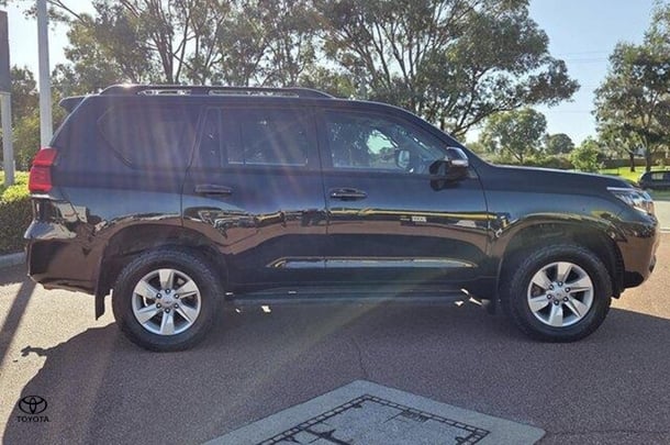 2021 Toyota Prado GXL image 2