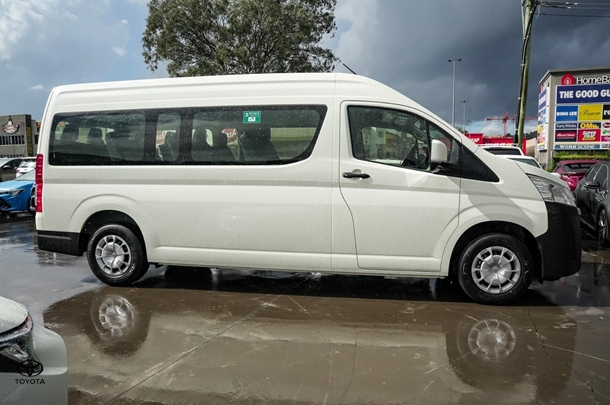 2025 Toyota HIACE SLWB image 7