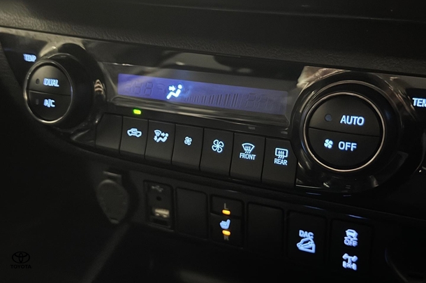 2022 Toyota Hilux 4x4 Rugged X image 20