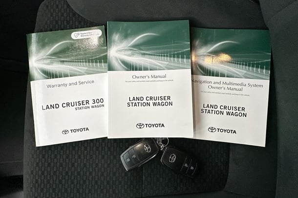 2023 Toyota Landcruiser GXL image 5