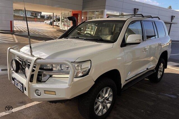 2017 Toyota Landcruiser Sahara image 7