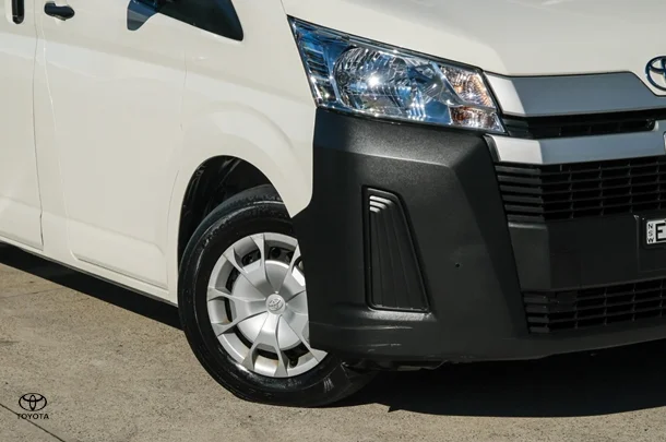2022 Toyota HIACE LWB image 6