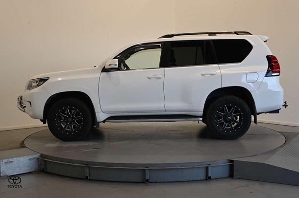 2019 Toyota Prado VX image 8
