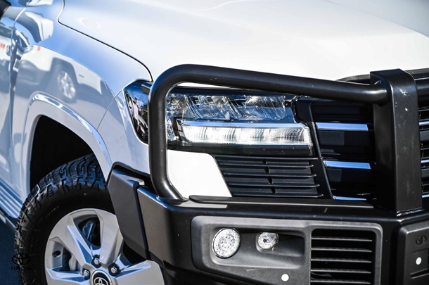 2023 Toyota Landcruiser GXL image 11