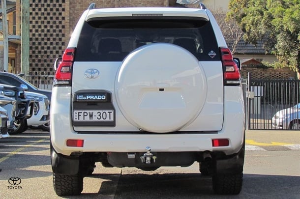2020 Toyota Prado GXL image 5