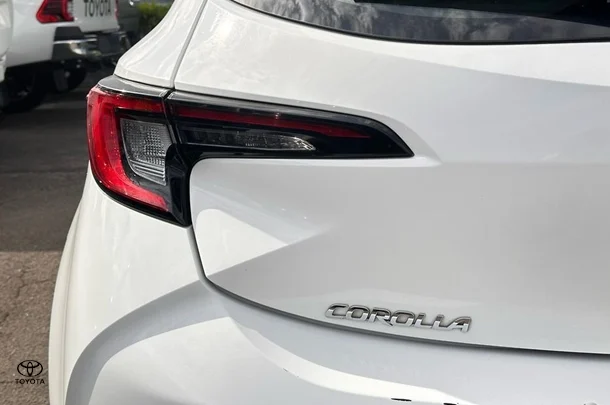 2022 Toyota Corolla Hatch Hybrid Ascent Sport image 9
