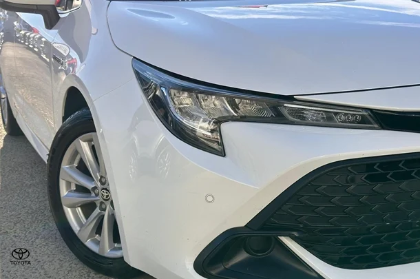 2023 Toyota Corolla Hatch Hybrid Ascent Sport image 3