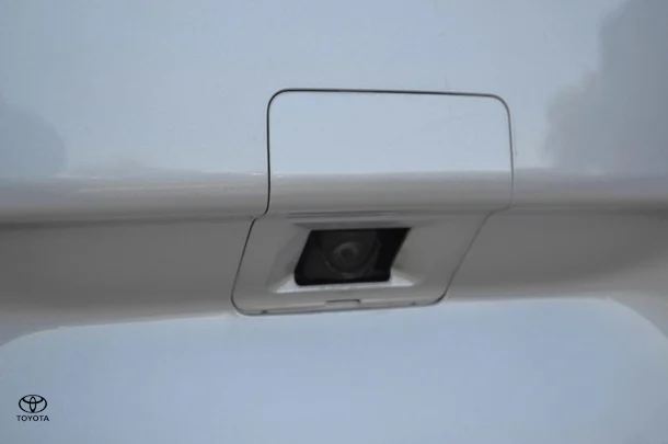 2022 Toyota Prado VX image 15