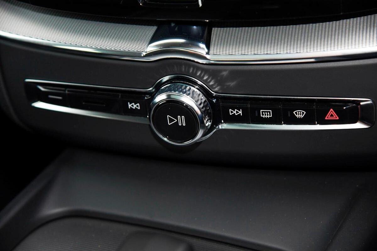 2024 Volvo XC60 Plus T8 Plug-In Hybrid Auto AWD MY25 image 14