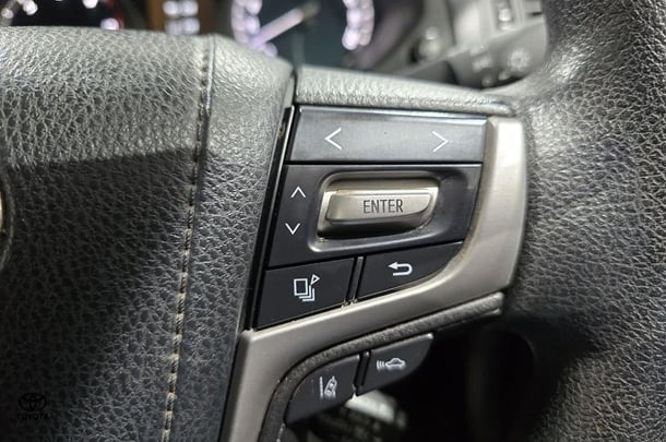 2019 Toyota Prado GX image 16