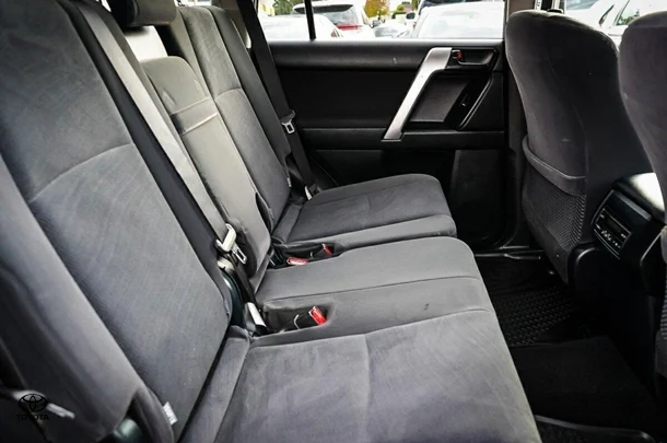 2018 Toyota Prado GXL image 11