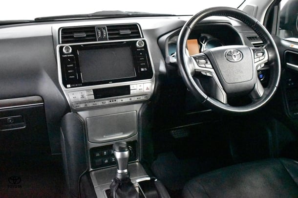 2019 Toyota Prado VX image 6