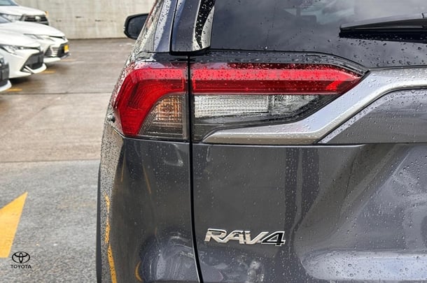 2024 Toyota RAV4 Hybrid Cruiser 2WD image 9