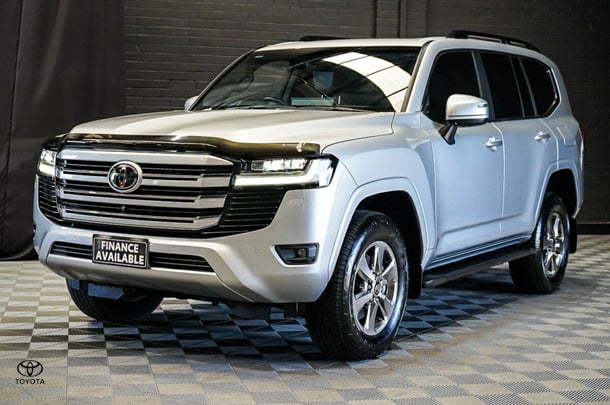 2023 Toyota Landcruiser VX image 4