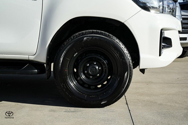 2019 Toyota Hilux 4x2 SR image 21