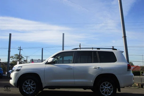 2019 Toyota Landcruiser VX image 4