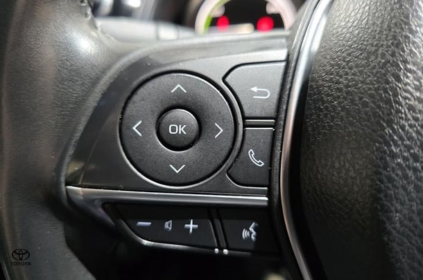 2020 Toyota Camry Hybrid SL image 17