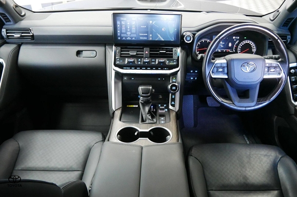 2023 Toyota Landcruiser Sahara image 9