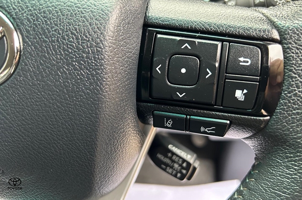 2022 Toyota Hilux 4x4 SR5 image 42