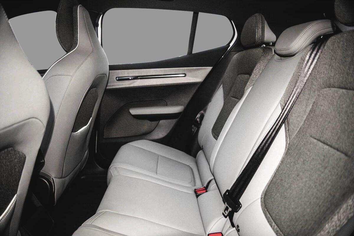 2024 Volvo EX30 Single Motor Extended Range Plus Auto MY25 image 8