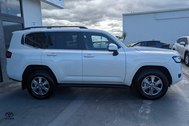2023 Toyota Landcruiser VX image 3