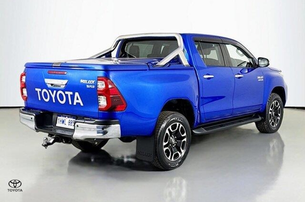 2021 Toyota Hilux SR5 image 9