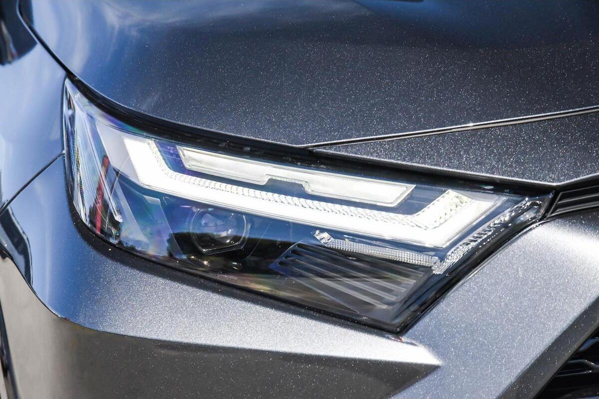 2025 Toyota RAV4 XSE Auto eFour image 18