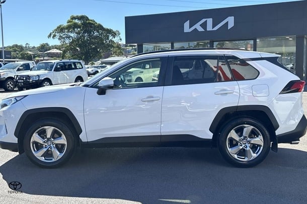 2021 Toyota RAV4 GXL-2WD image 3