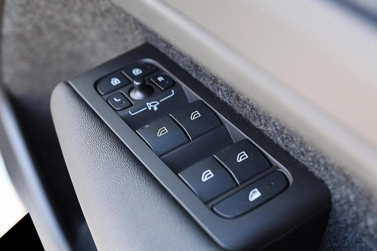 2024 Volvo C40 Recharge Auto MY24 image 15