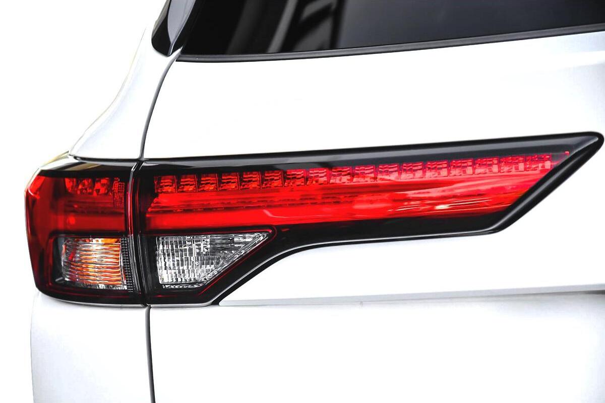 2024 Mitsubishi Outlander Exceed ZM Auto AWD MY24 image 4