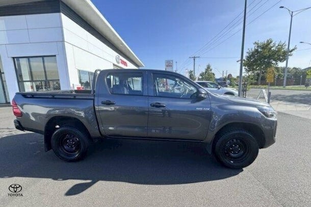 2024 Toyota Hilux Workmate image 1