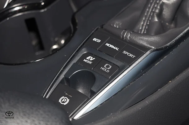 2018 Toyota Camry Hybrid Ascent Sport image 16