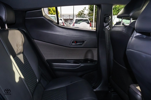 2023 Toyota C-HR Hybrid Koba 2WD image 7