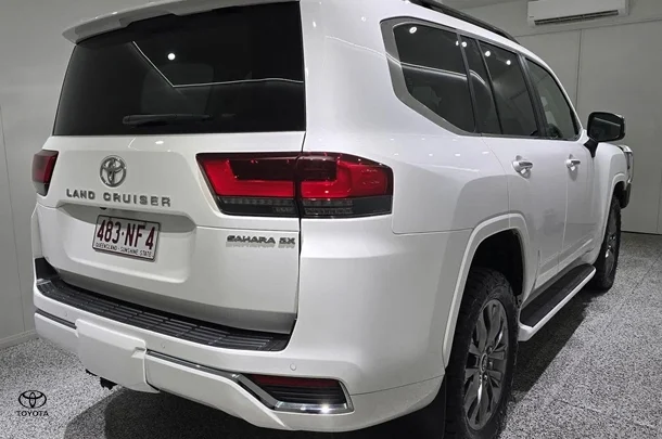 2022 Toyota Landcruiser Sahara ZX image 2