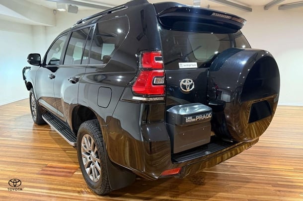 2018 Toyota Prado VX image 2