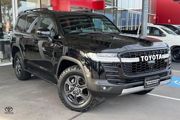2023 Toyota Landcruiser GR-S image 3