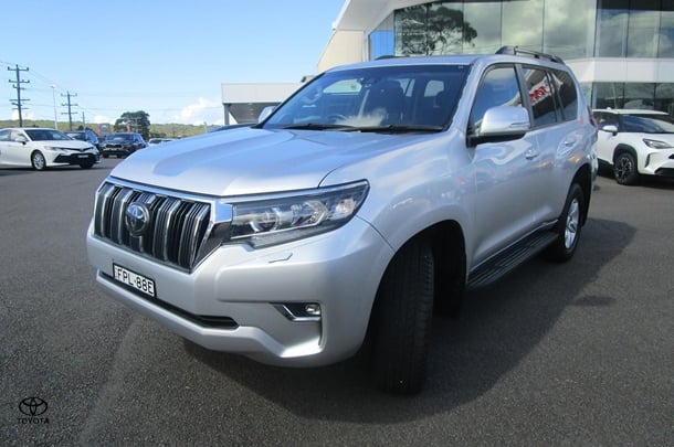 2019 Toyota Prado GXL image 3