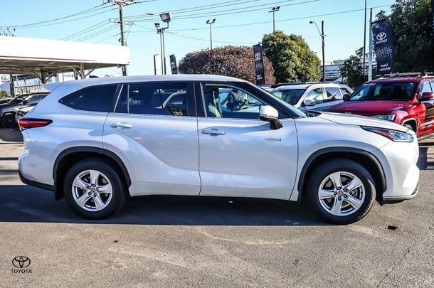 2023 Toyota Kluger Hybrid GX image 3